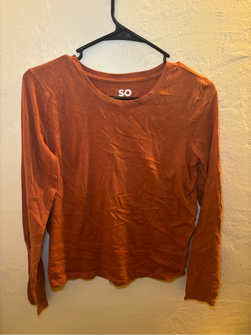 SO Women's Rust Long-Sleeve Crewneck Top